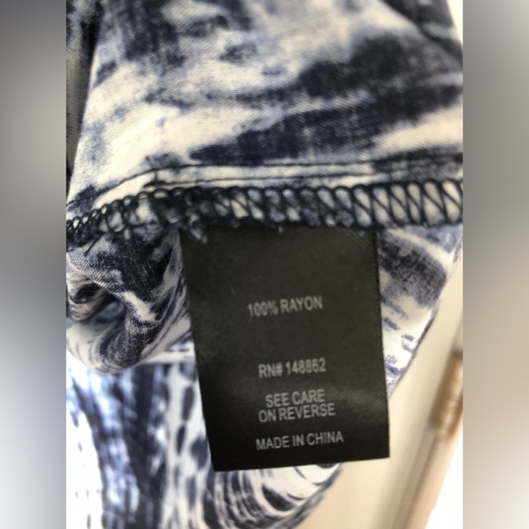 3X Torrid blue tie-dye challis dolman top - Picture 9 of 9